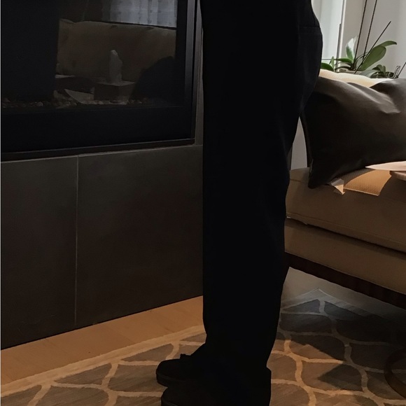 Michael Kors navy pants in excellent condition. Size 6. - Picture 3 of 5